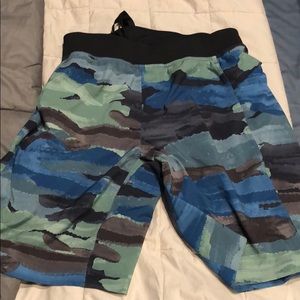 Lululemon Men’s shorts Large